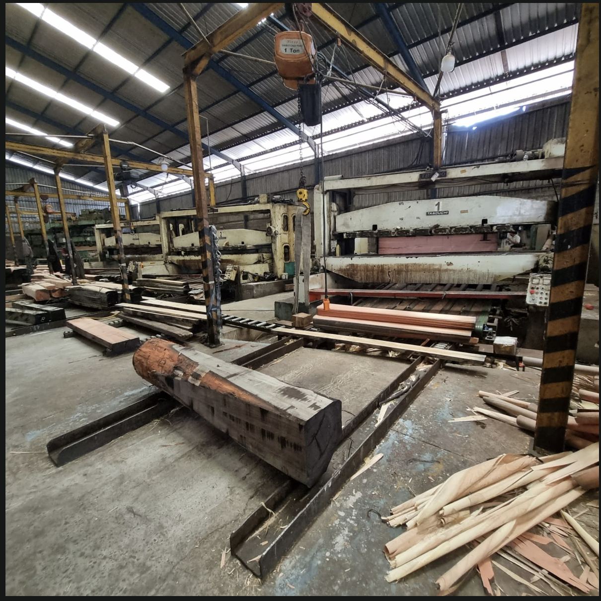 Veneer slicing line at a partner factory